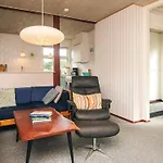 6 Person In Hemmet